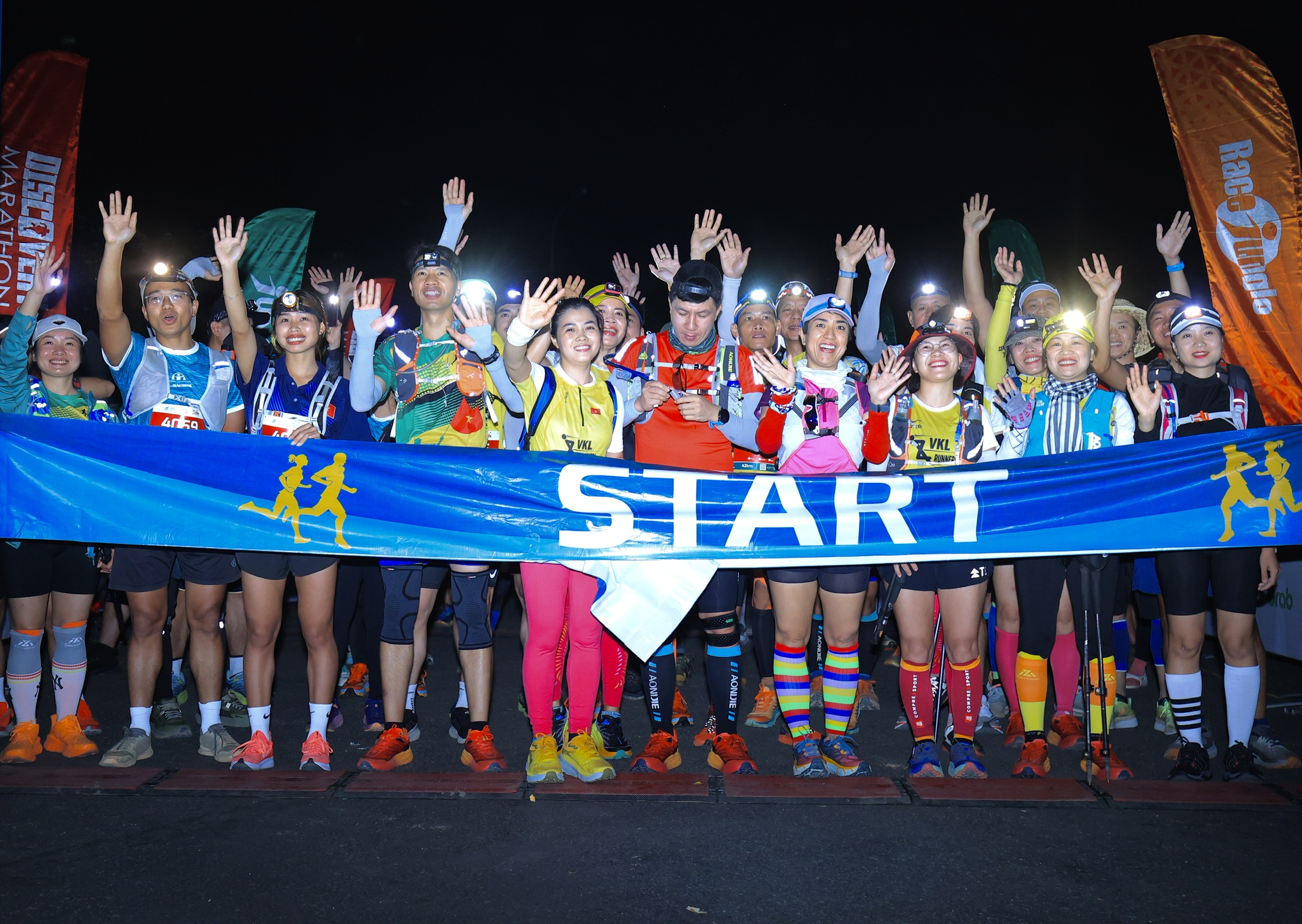 Trực tiếp: Giải THACO Marathon vì ATGT - Điện Biên Phủ 2024 thành công rực rỡ- Ảnh 45.