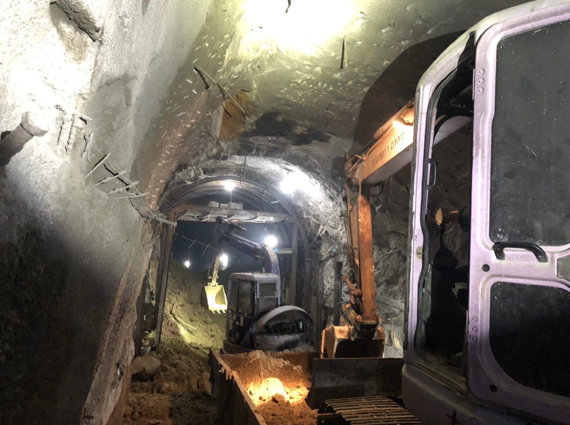 Sạt lở hầm đường sắt Đèo Cả: Chính phủ yêu cầu huy động tổng lực khắc phục- Ảnh 2.