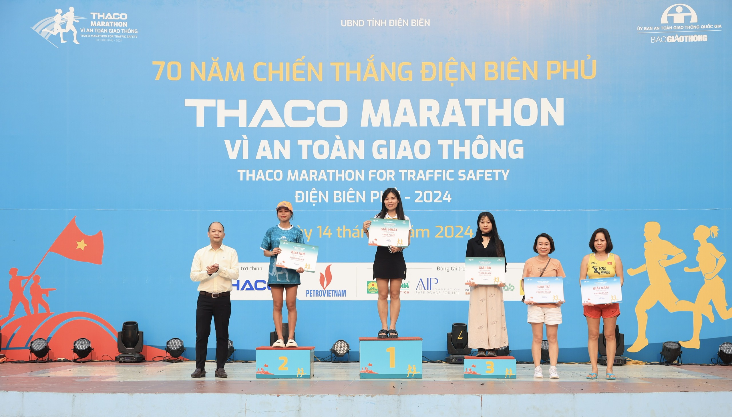 Trực tiếp: Giải THACO Marathon vì ATGT - Điện Biên Phủ 2024 thành công rực rỡ- Ảnh 6.