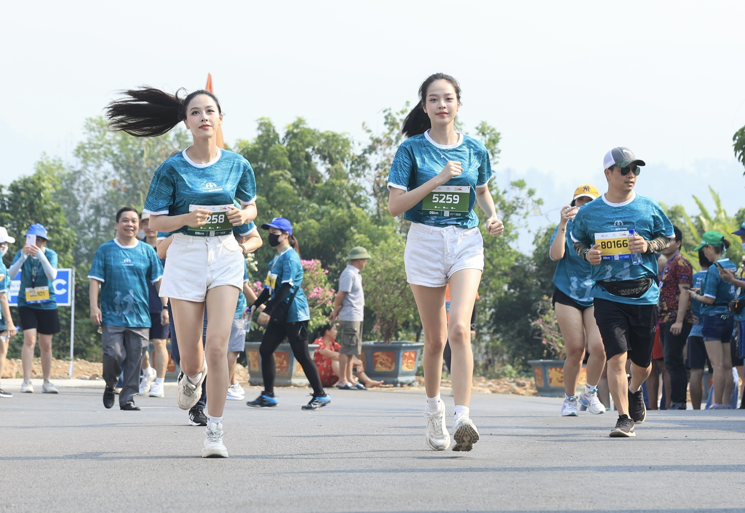 Trực tiếp: Giải THACO Marathon vì ATGT - Điện Biên Phủ 2024 thành công rực rỡ- Ảnh 20.