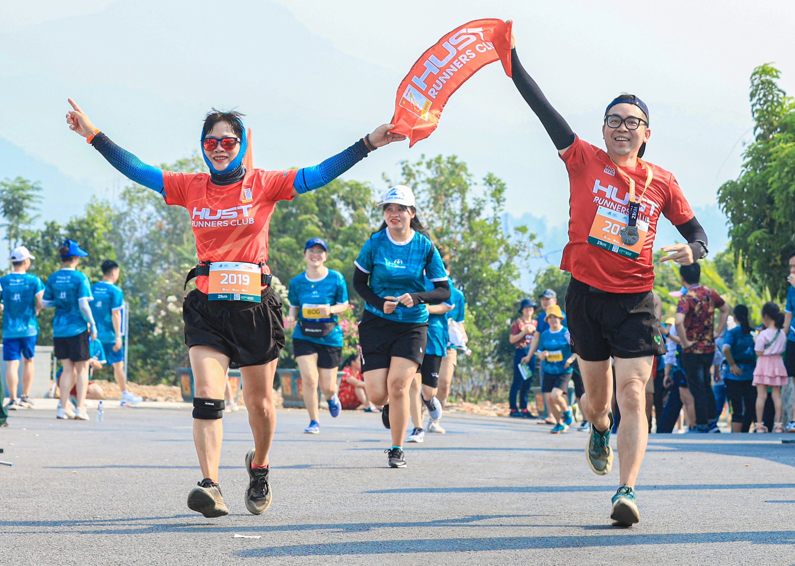 Những khoảnh khắc ấn tượng tại Giải THACO Marathon vì ATGT - Điện Biên Phủ 2024- Ảnh 20.