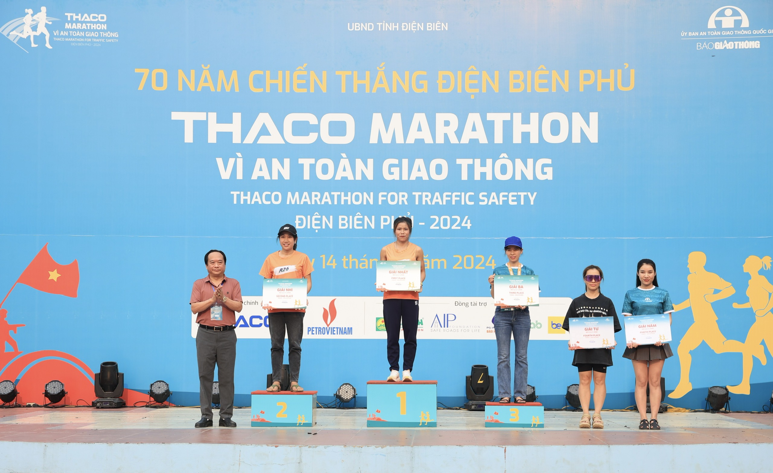 Trực tiếp: Giải THACO Marathon vì ATGT - Điện Biên Phủ 2024 thành công rực rỡ- Ảnh 8.