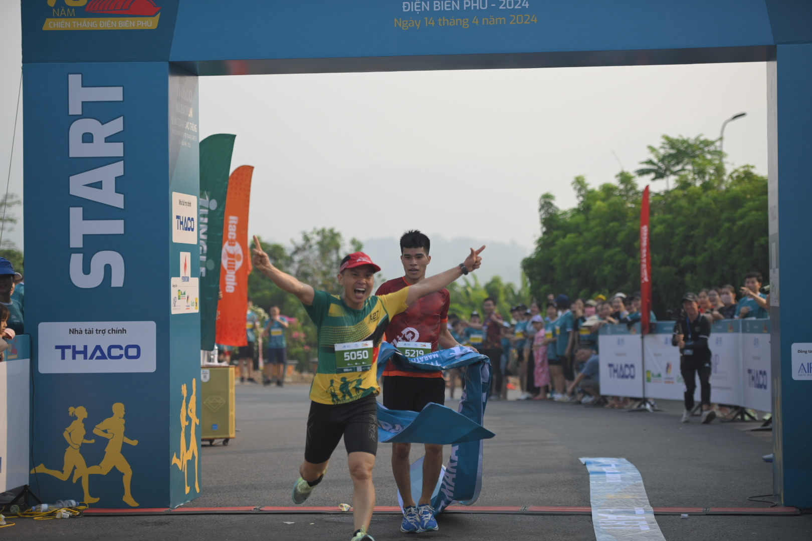 Trực tiếp: Giải THACO Marathon vì ATGT - Điện Biên Phủ 2024 thành công rực rỡ- Ảnh 29.