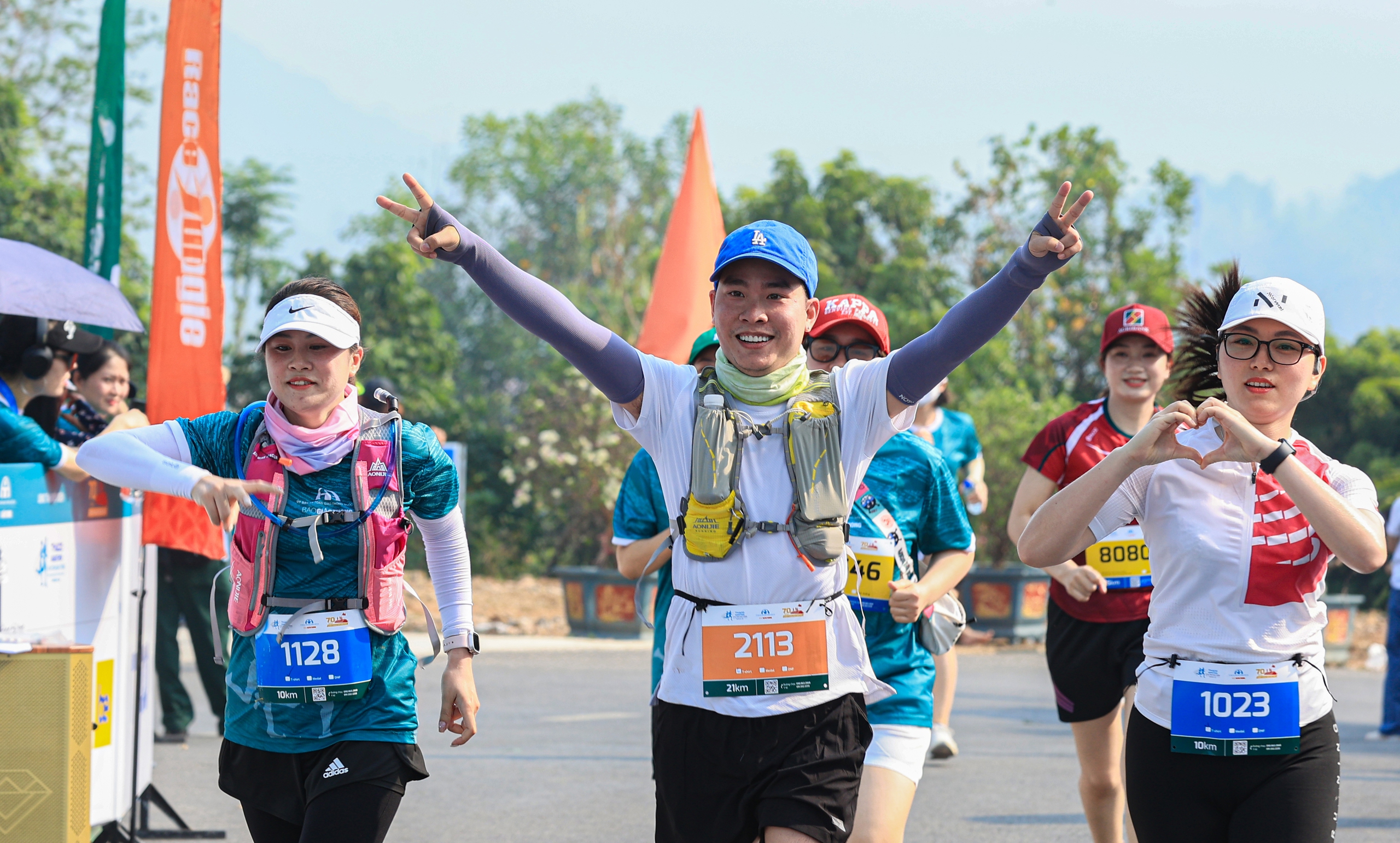 Những khoảnh khắc ấn tượng tại Giải THACO Marathon vì ATGT - Điện Biên Phủ 2024- Ảnh 23.