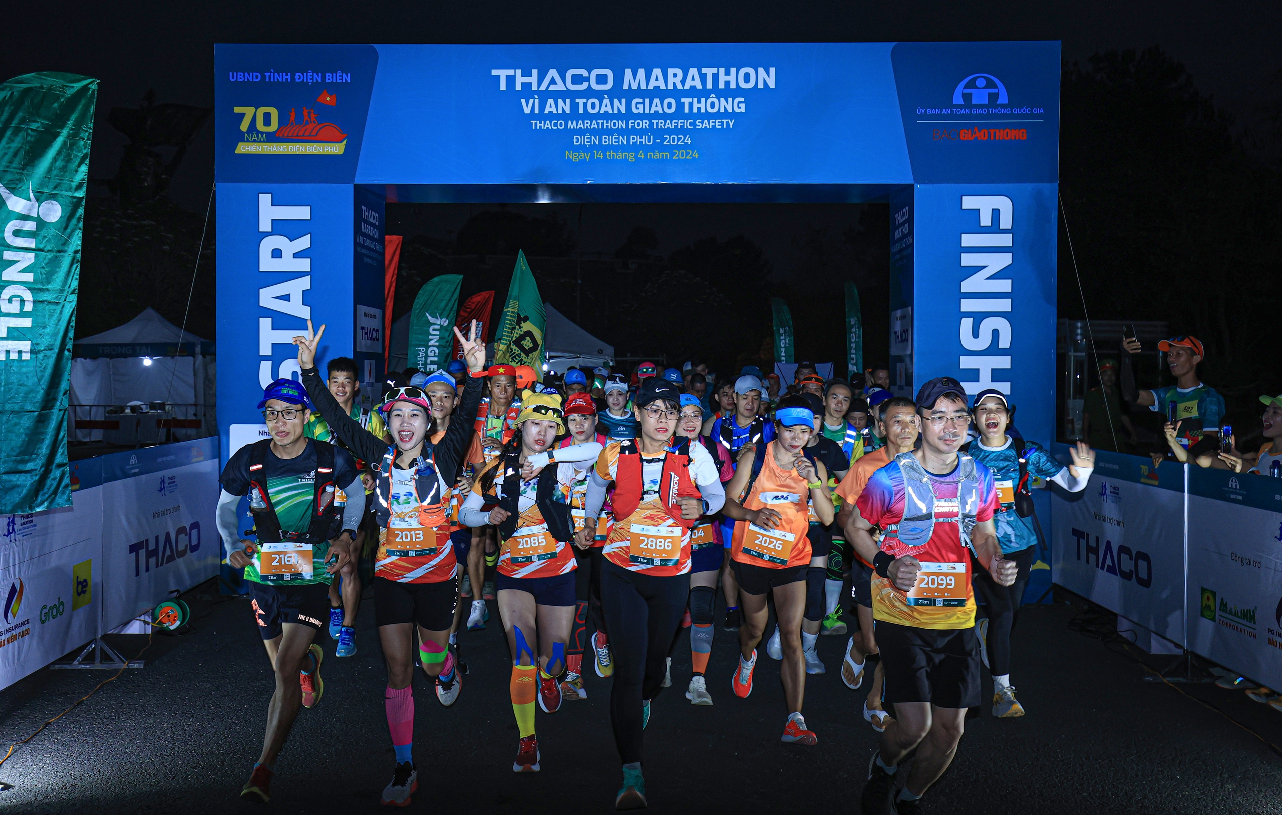 Những khoảnh khắc ấn tượng tại Giải THACO Marathon vì ATGT - Điện Biên Phủ 2024- Ảnh 6.