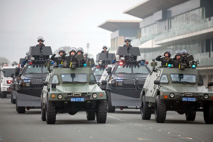 Cảnh sát cơ động trình diễn sức mạnh mừng kỷ niệm 50 năm Ngày truyền thống- Ảnh 4.