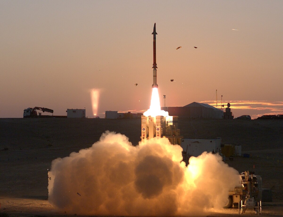 Israel có những hệ thống gì để chống đỡ gần 300 UAV, tên lửa bắn liên tiếp từ Iran?- Ảnh 2.