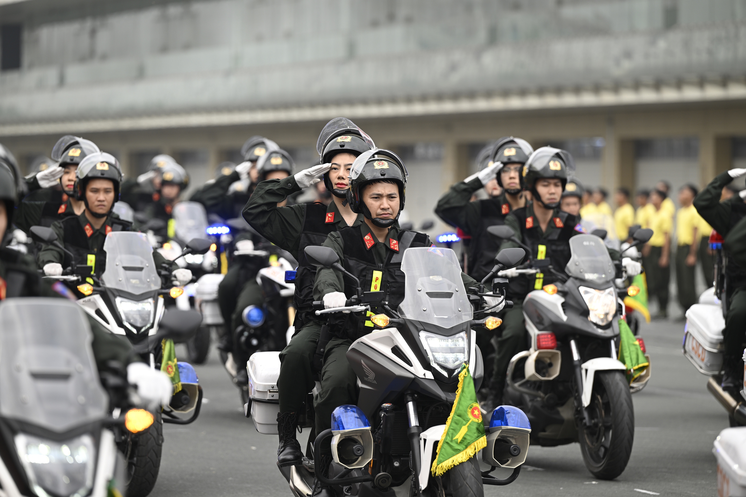 Cảnh sát cơ động trình diễn sức mạnh mừng kỷ niệm 50 năm Ngày truyền thống- Ảnh 8.