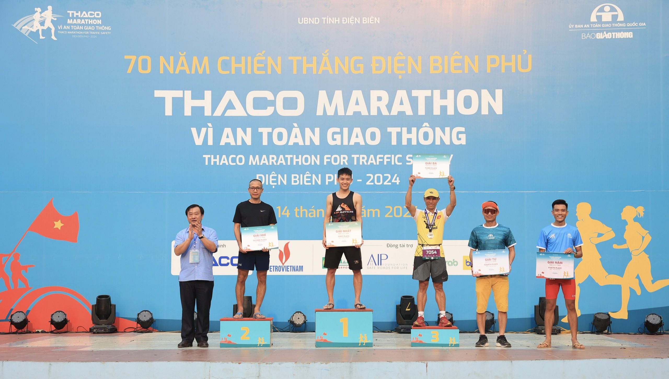 Trực tiếp: Giải THACO Marathon vì ATGT - Điện Biên Phủ 2024 thành công rực rỡ- Ảnh 3.