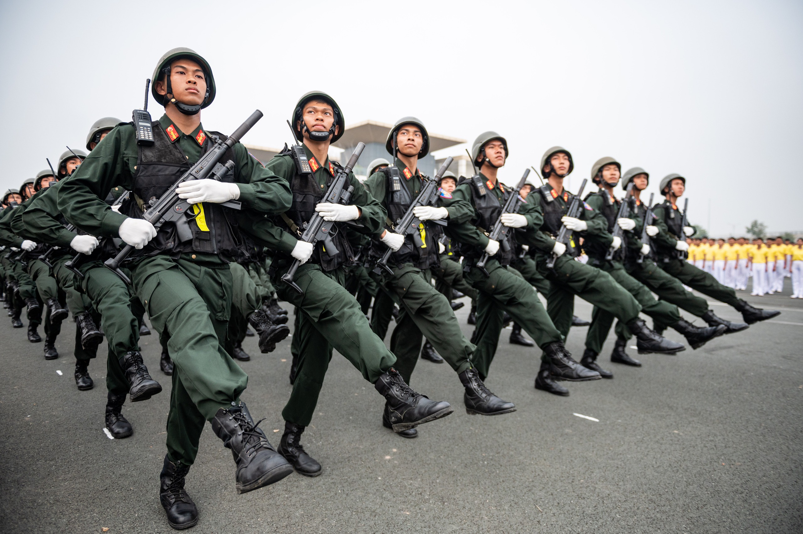Cảnh sát cơ động trình diễn sức mạnh mừng kỷ niệm 50 năm Ngày truyền thống- Ảnh 2.
