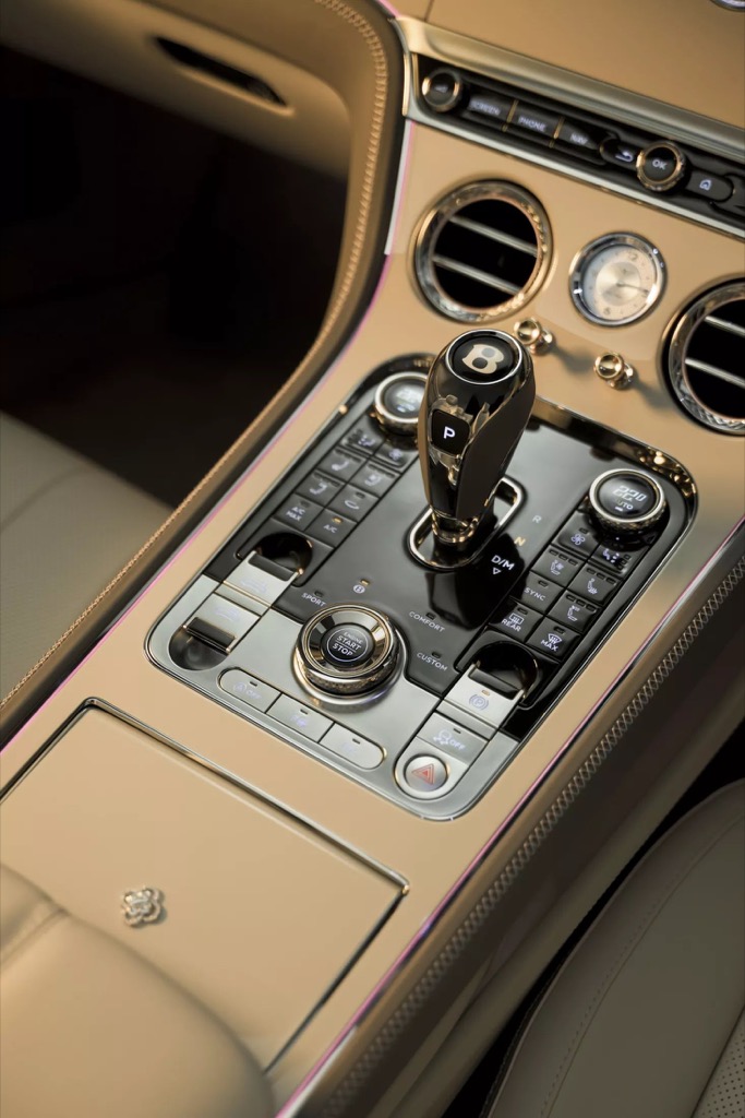 Chiêm ngưỡng xe mui trần Bentley Continental GTC Mulliner dát vàng