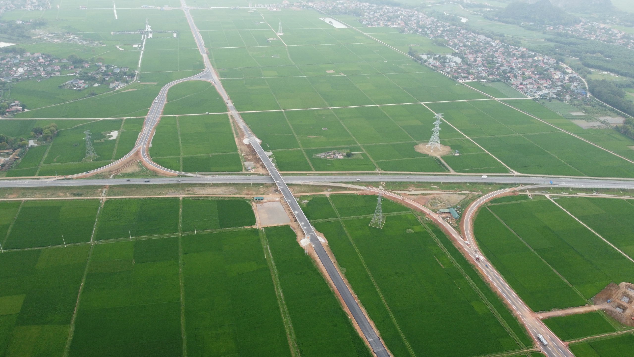 Chính thức khai thác 2 nút giao còn lại trên cao tốc Mai Sơn - QL45- Ảnh 2.