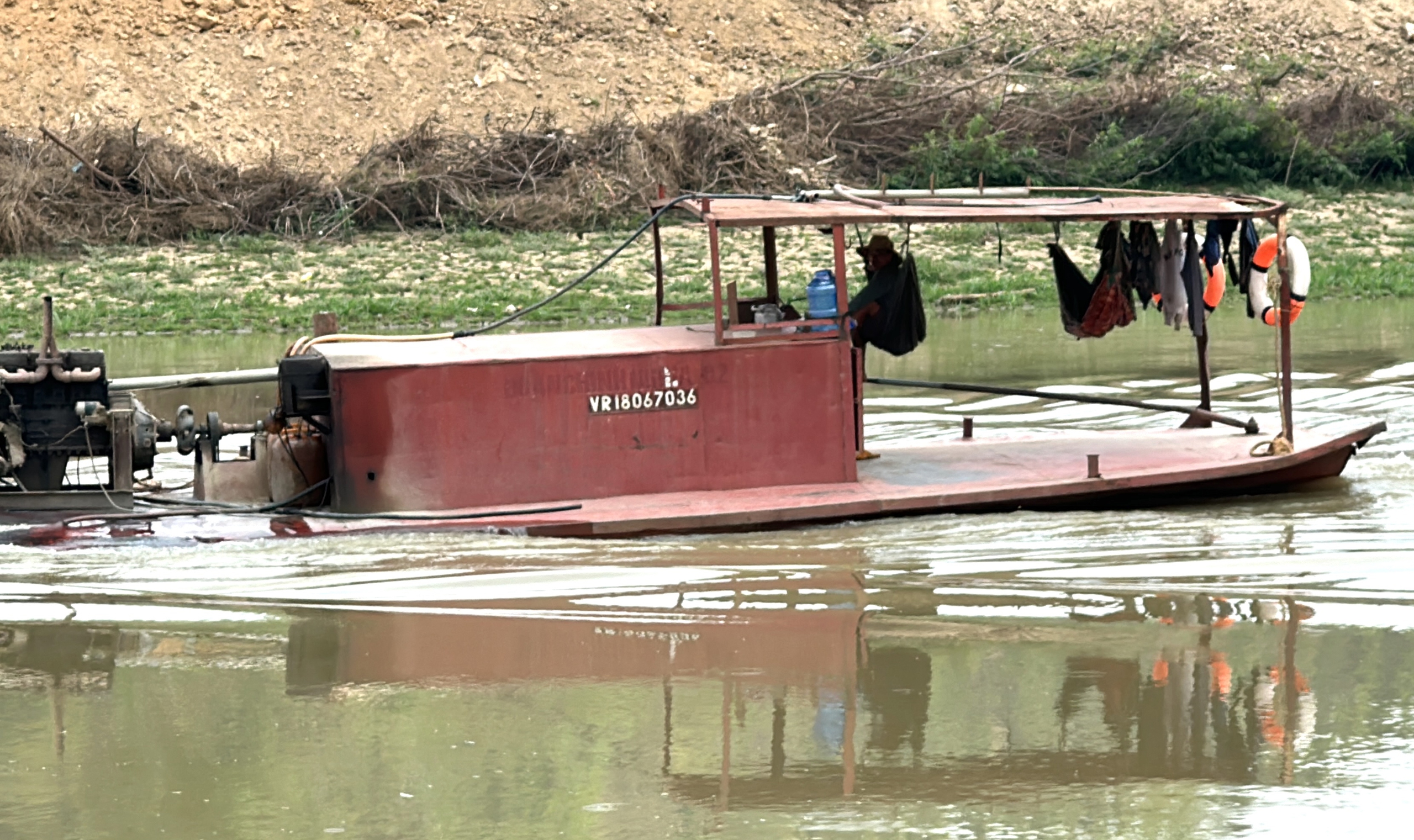 Đắk Lắk: Dân lo sạt lở bờ sông vì tàu hút cát sát bờ- Ảnh 4.