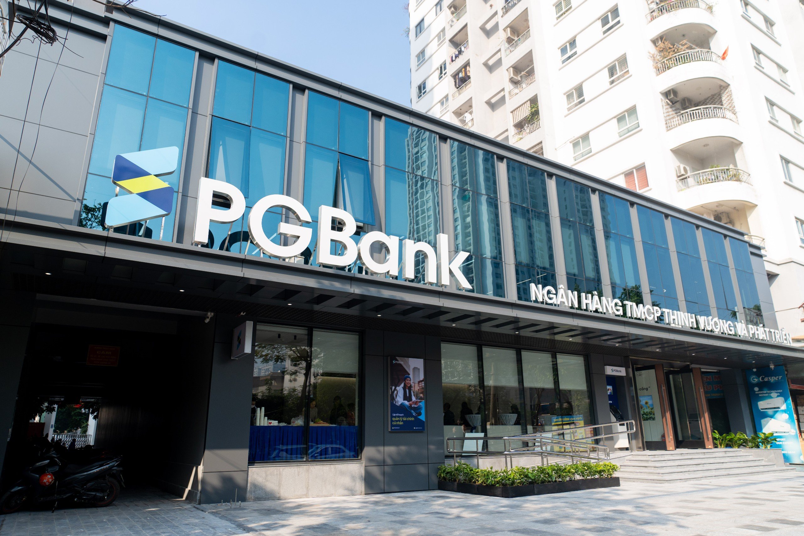 PGBank: Lợi nhuận giảm, nợ xấu tăng, 2 lãnh đạo xin từ nhiệm- Ảnh 1.
