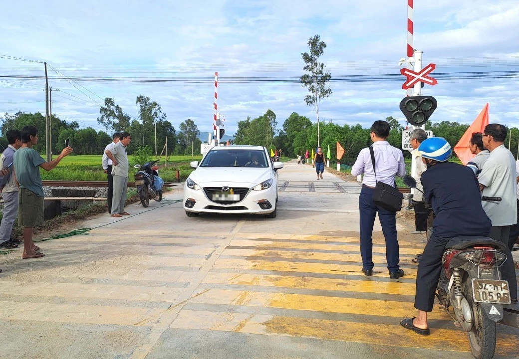 Quảng Nam: Đề nghị xóa bỏ loạt lối đi tự mở mất an toàn qua đường sắt - Ảnh 1.