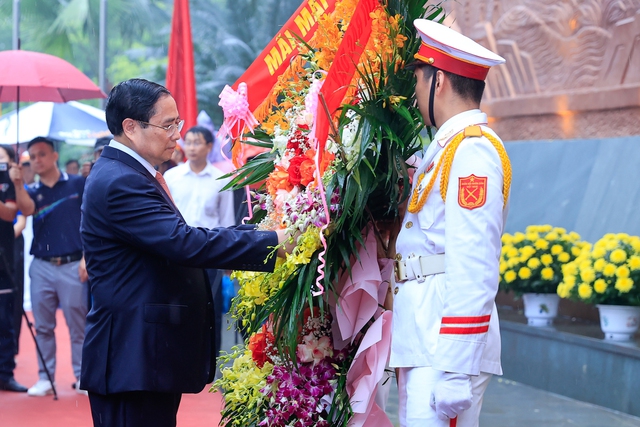 Thủ tướng Phạm Minh Chính dâng hương ngày Giỗ Tổ Hùng Vương- Ảnh 6.