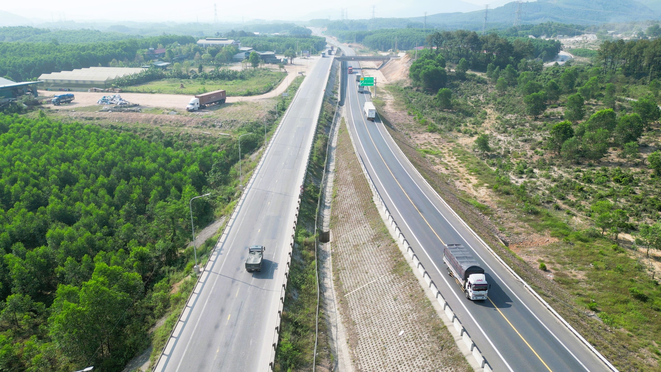 Sắp có 2 trạm dừng nghỉ tạm trên tuyến cao tốc Cam Lộ - La Sơn- Ảnh 1.