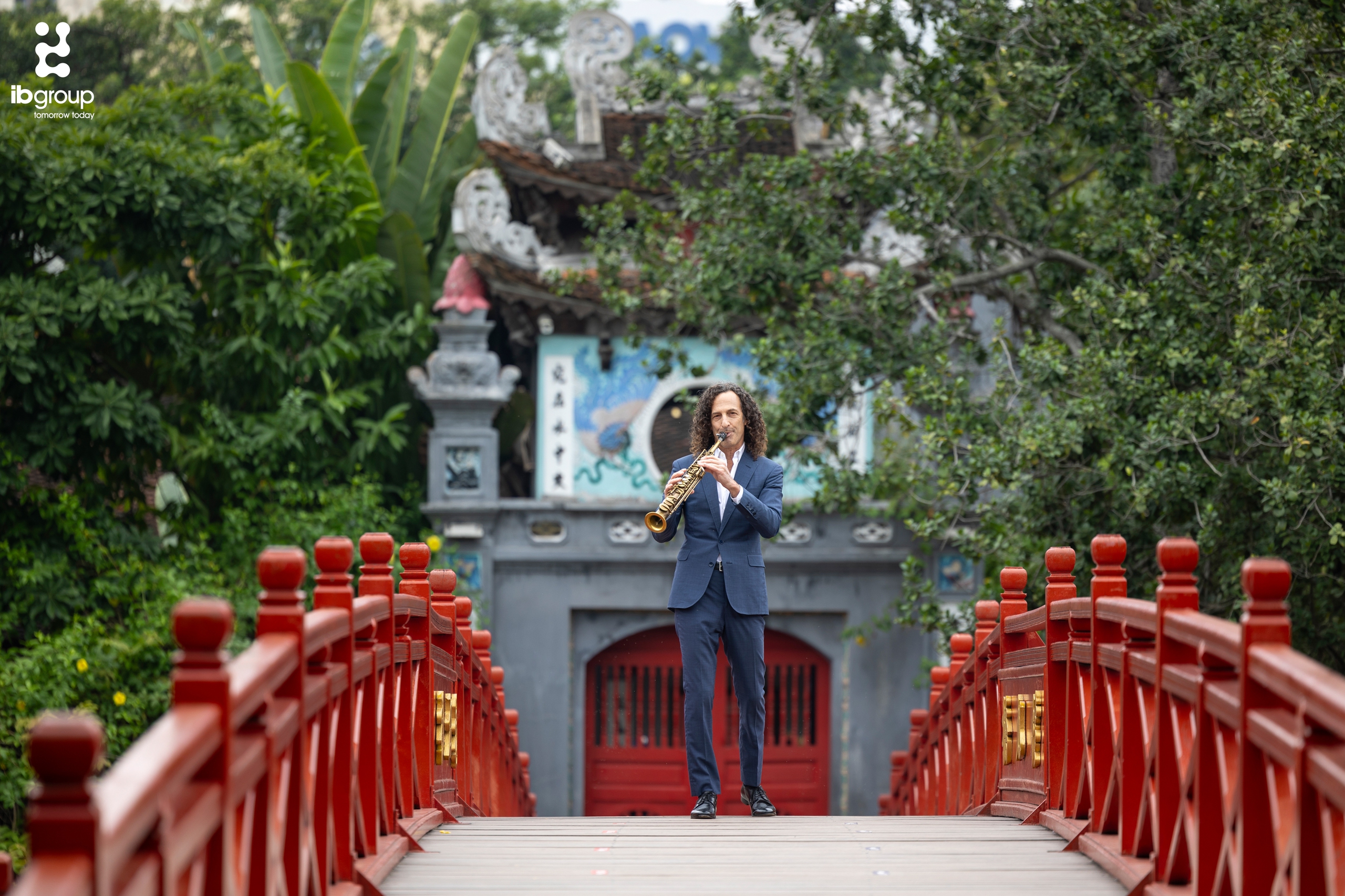 MV "Going Home" của nghệ sĩ Kenny G góp phần quảng bá văn hóa, du lịch Việt Nam- Ảnh 1.