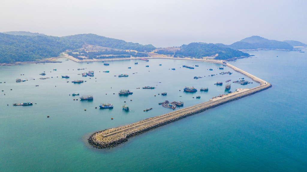 Quảng Ninh khắc phục bất cập khu cảng cá triệu đô ở huyện Cô Tô- Ảnh 1.
