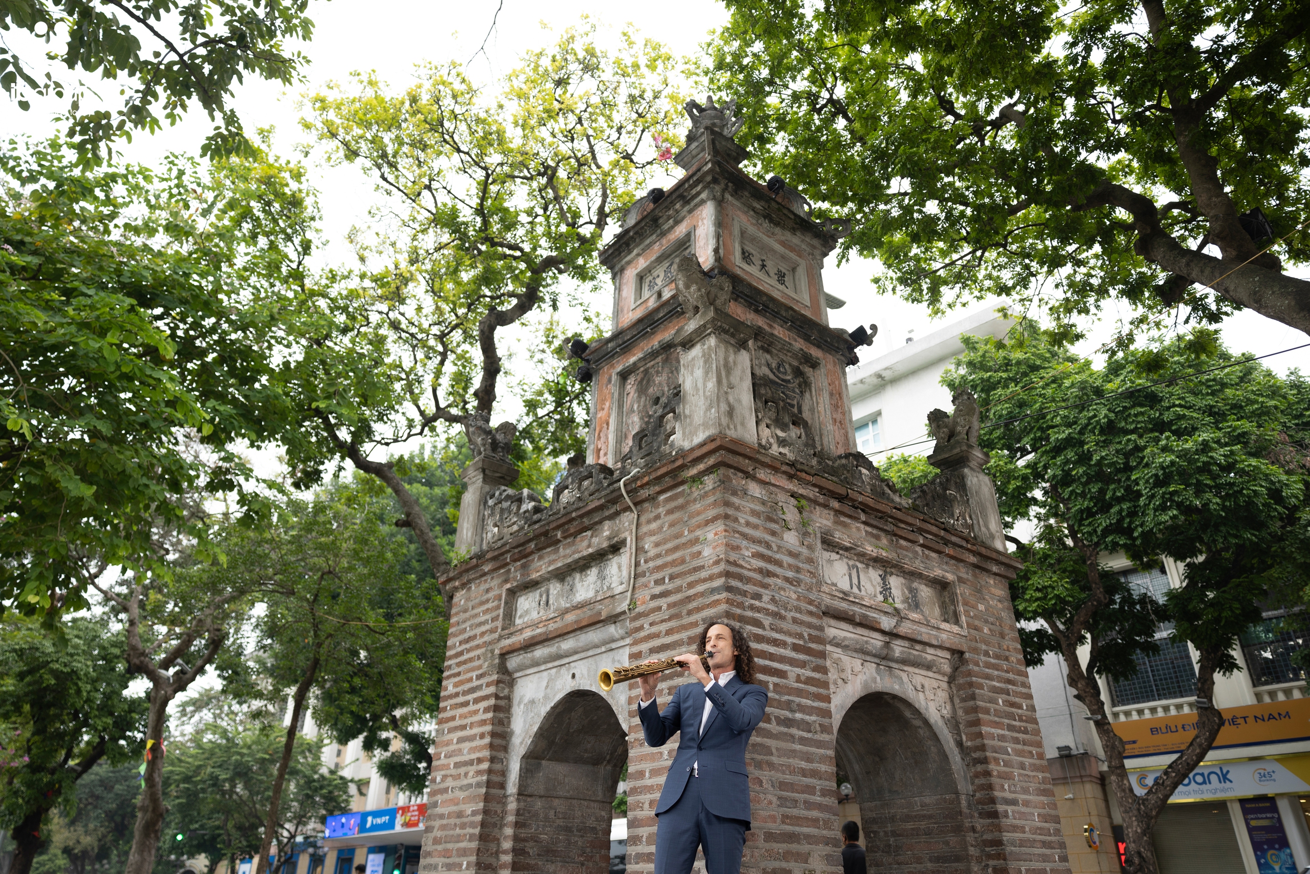 MV "Going Home" của nghệ sĩ Kenny G góp phần quảng bá văn hóa, du lịch Việt Nam- Ảnh 9.