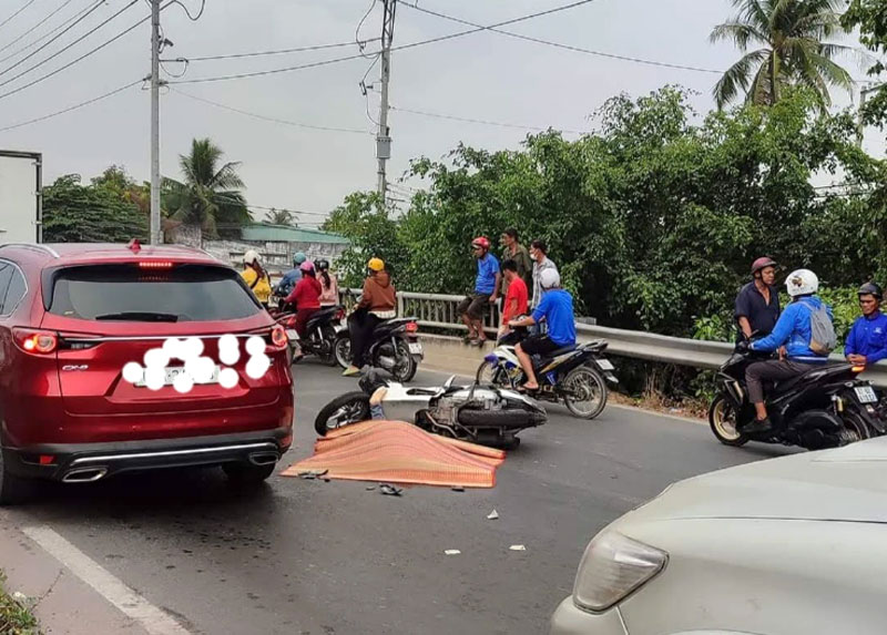 Hiện trường vụ tai nạn làm thanh niên tử vong tại chỗ.