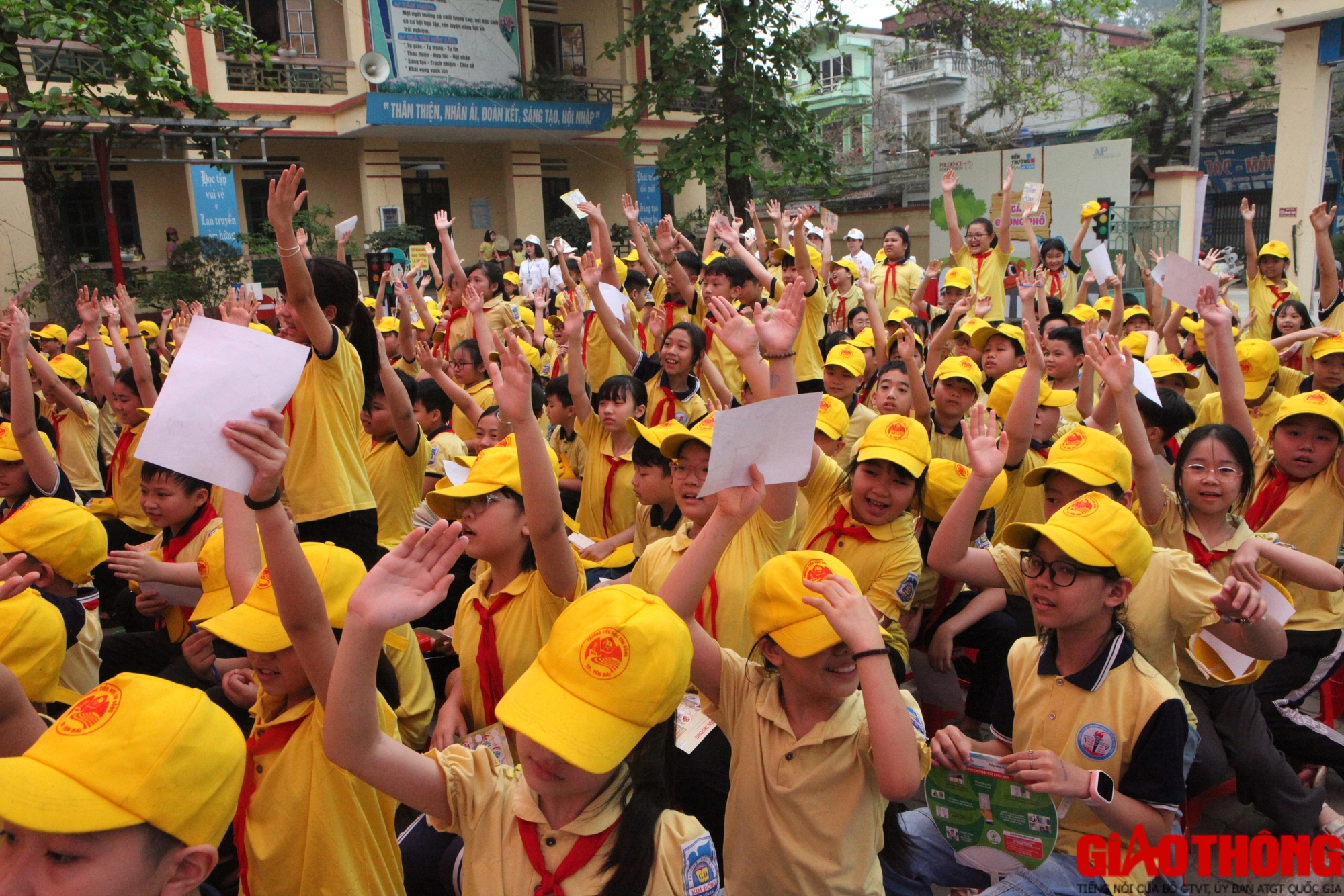 Hàng trăm học sinh Yên Bái trải nghiệm tại ngày hội ATGT- Ảnh 11.