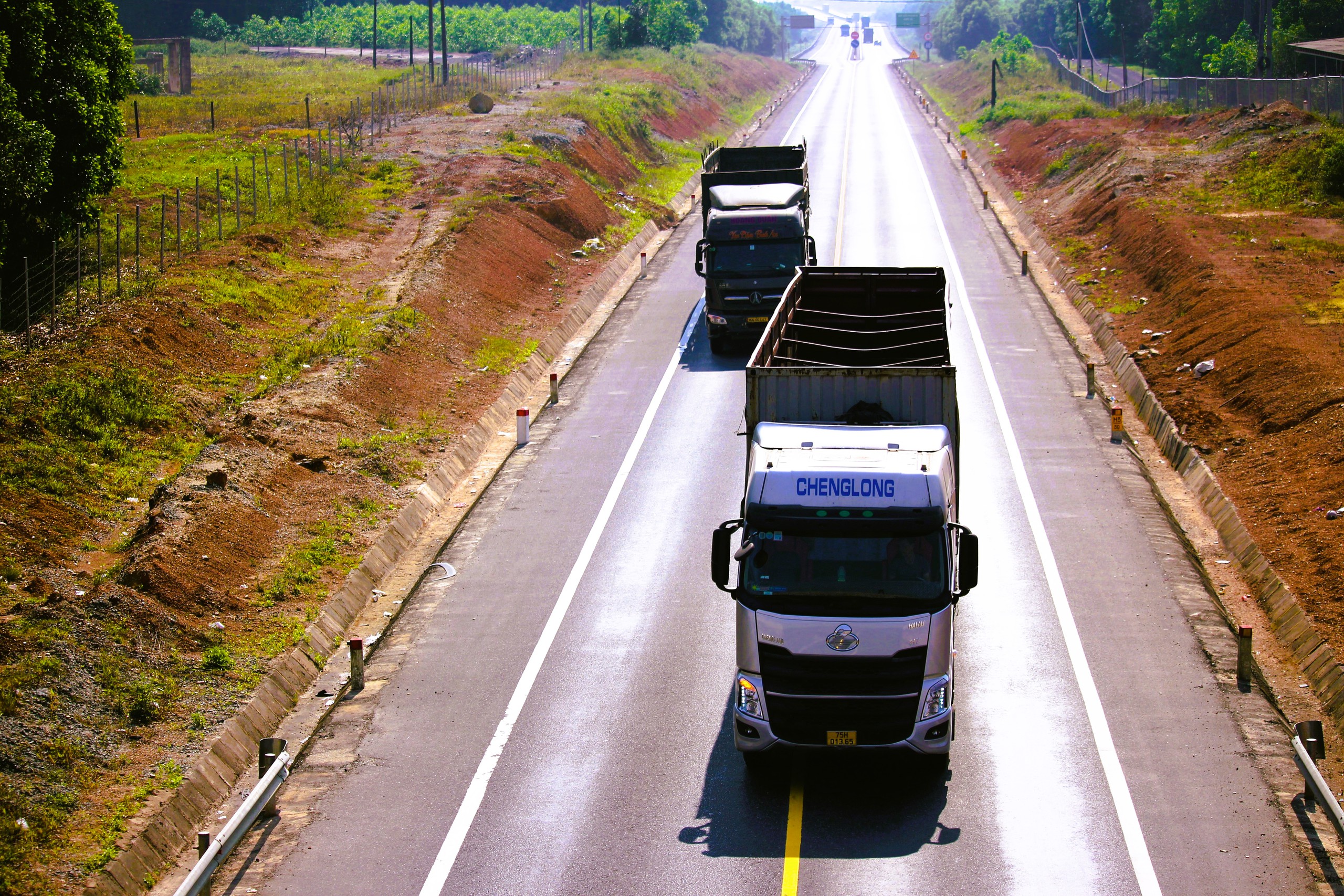 Bao nhiêu xe khách, xe tải nặng sẽ được điều tiết từ cao tốc Cam Lộ - La Sơn sang QL1?- Ảnh 3.