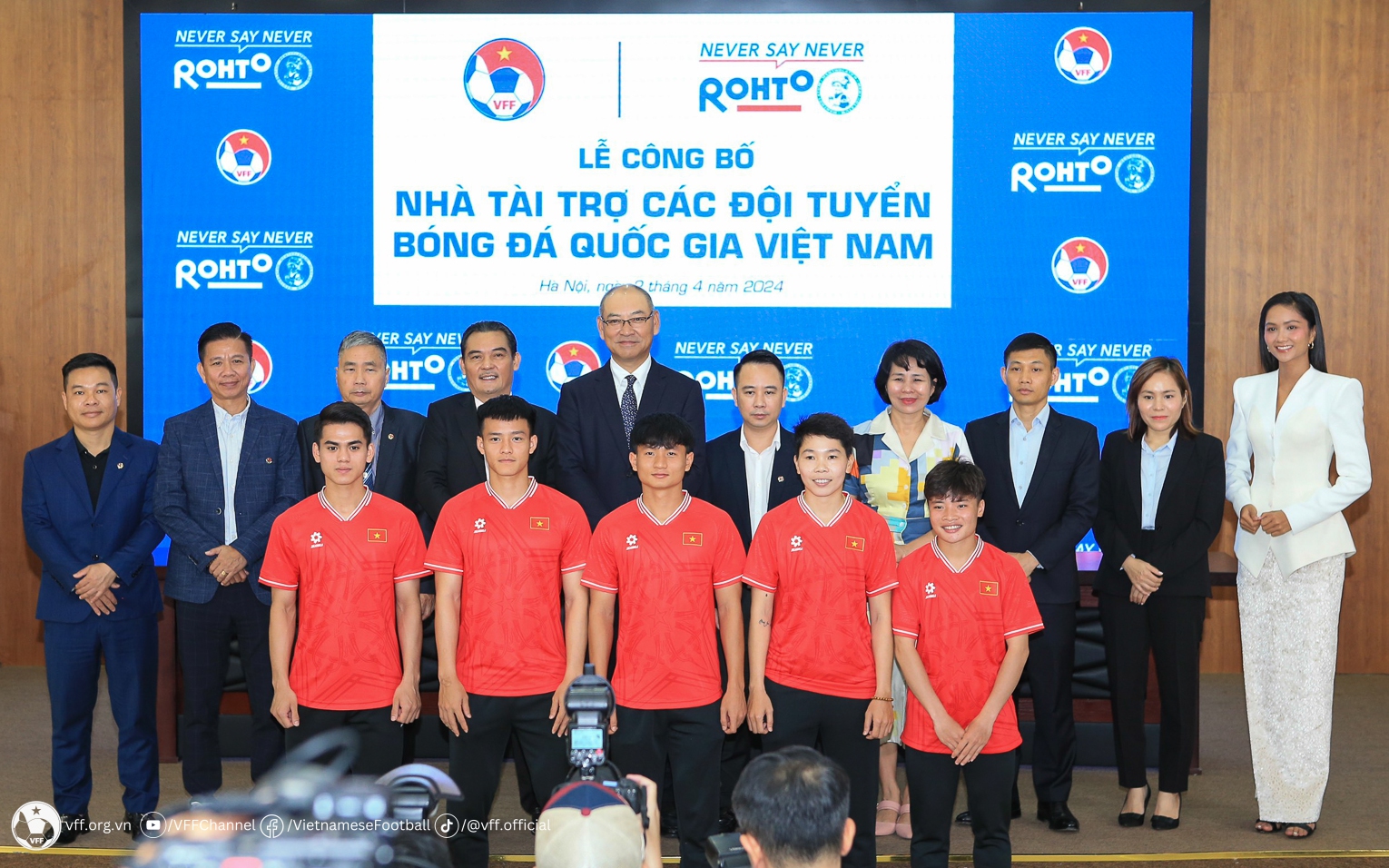 Đội tuyển Việt Nam nhận tin vui khi đang tìm HLV trưởng