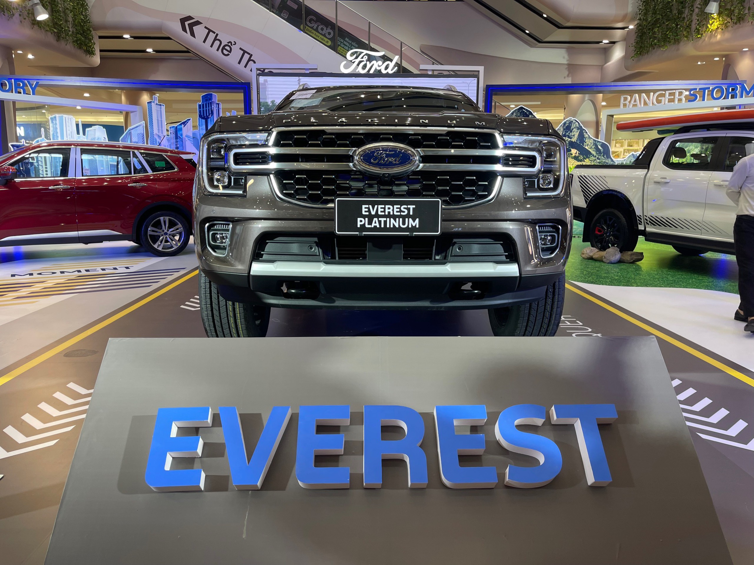 Cận cảnh phiên bản cao cấp nhất của Ford Everest- Ảnh 2.