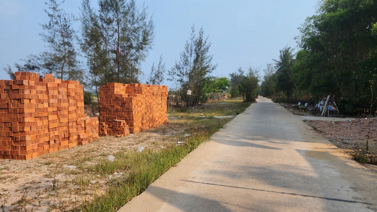 Cận cảnh tuyến đường 3,8 tỷ đồng ở Quảng Ngãi bị "rút ruột" gần 1 tỷ- Ảnh 5.
