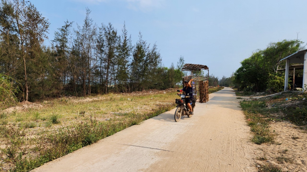 Cận cảnh tuyến đường 3,8 tỷ đồng ở Quảng Ngãi bị "rút ruột" gần 1 tỷ- Ảnh 8.