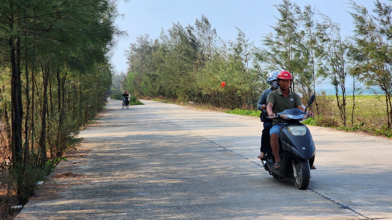 Cận cảnh tuyến đường 3,8 tỷ đồng ở Quảng Ngãi bị "rút ruột" gần 1 tỷ- Ảnh 3.