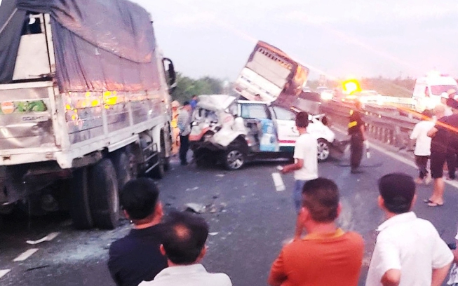 Bản tin TNGT 22/4: Tai nạn liên hoàn trên cao tốc, một người nước ngoài tử vong