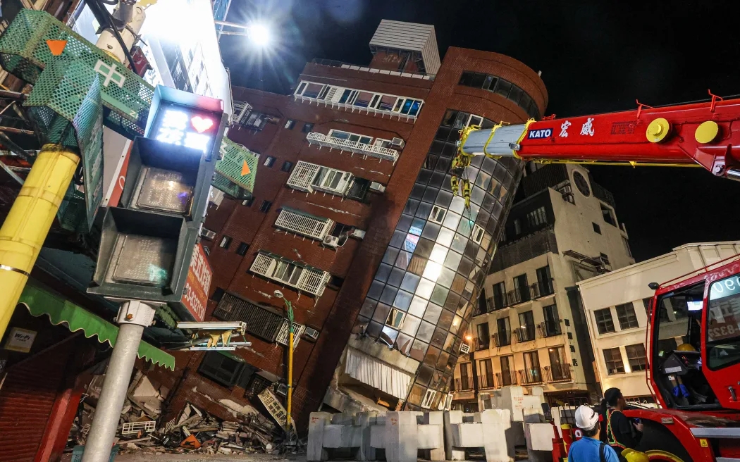 Đài Loan rung lắc cả đêm vì hàng chục trận động đất- Ảnh 1.