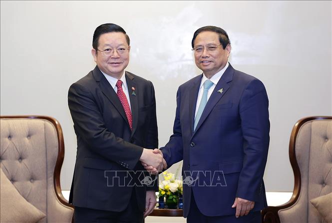 Thủ tướng trao đổi với Tổng Thư ký ASEAN về vấn đề Biển Đông, Myanmar- Ảnh 1.