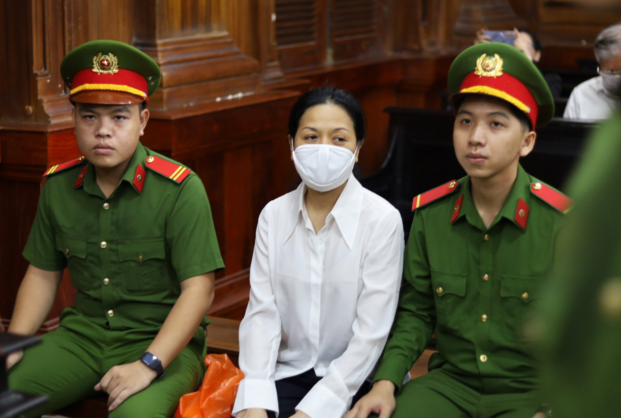 Ông Trần Quí Thanh cùng 2 con gái hầu tòa vì chiếm đoạt hơn 1.048 tỷ đồng- Ảnh 2.