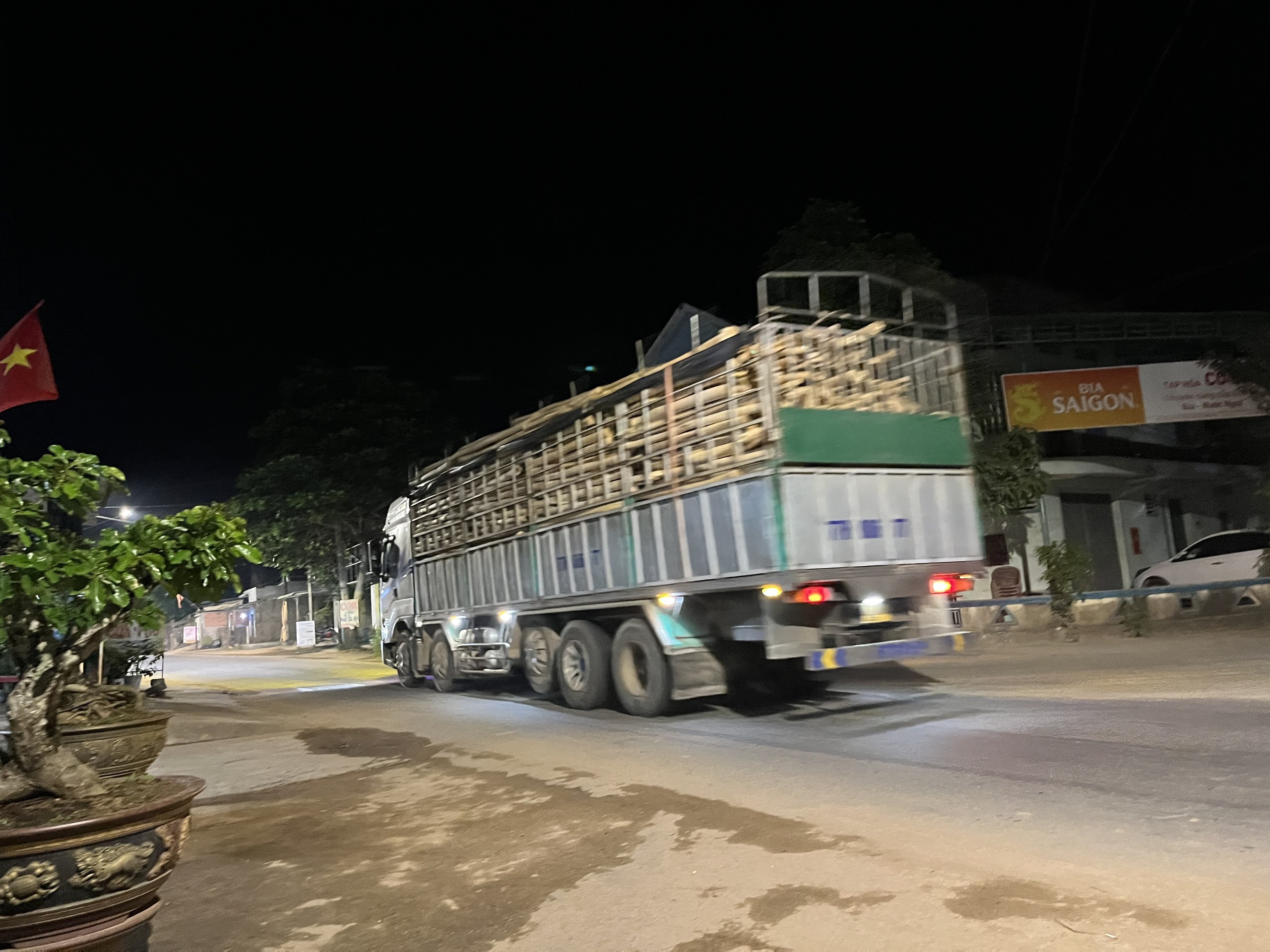 Bình Định: CSGT vào cuộc xử lý xe quá tải lộng hành trên đường tỉnh- Ảnh 11.