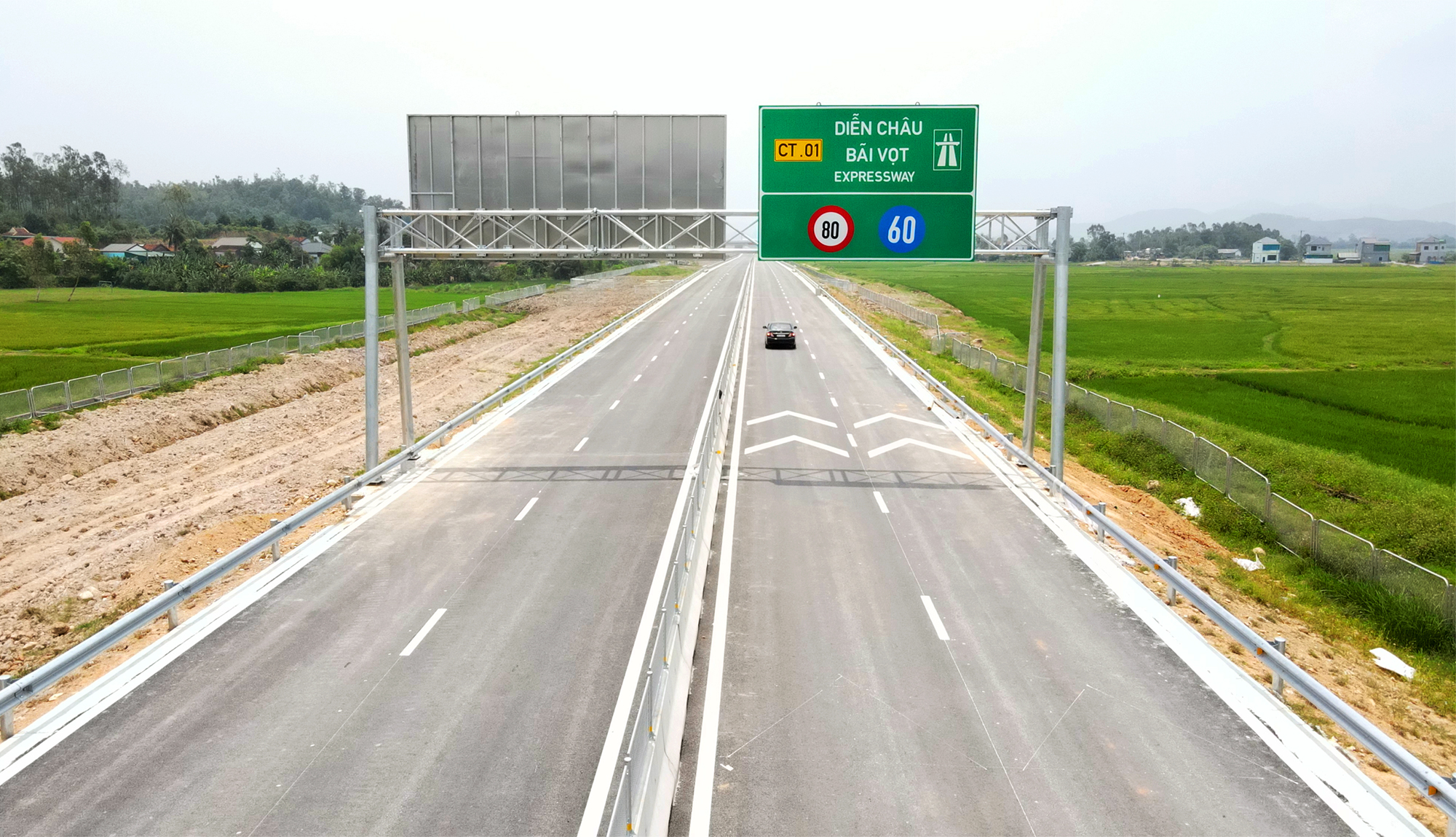 Dự án cao tốc đoạn Diễn Châu - Bãi Vọt: Nhà thầu đầu tiên cán đích vượt mốc 30/4/2024- Ảnh 1.