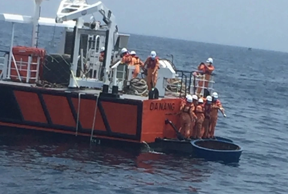 Tìm thấy thêm một thuyền viên trên sà lan bị chìm ở Quảng Ngãi- Ảnh 6.
