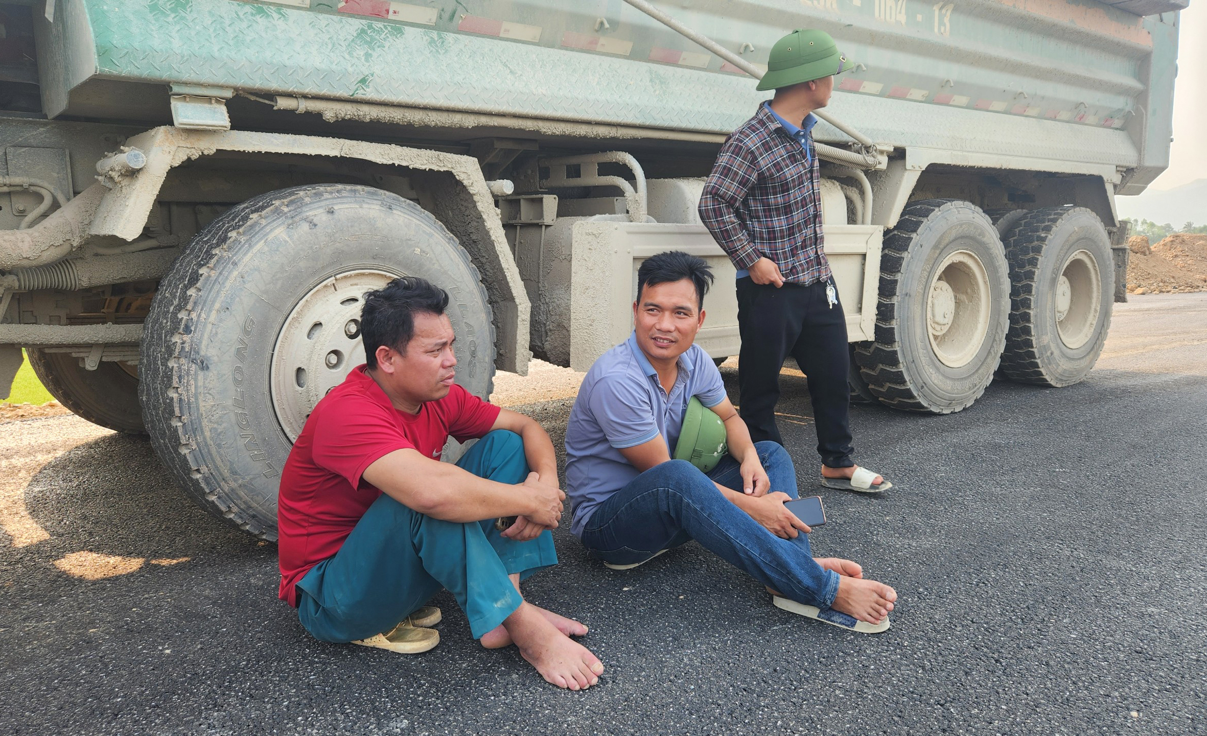 Mướt mải hoàn thiện 30km đầu tuyến cao tốc Diễn Châu - Bãi Vọt- Ảnh 12.