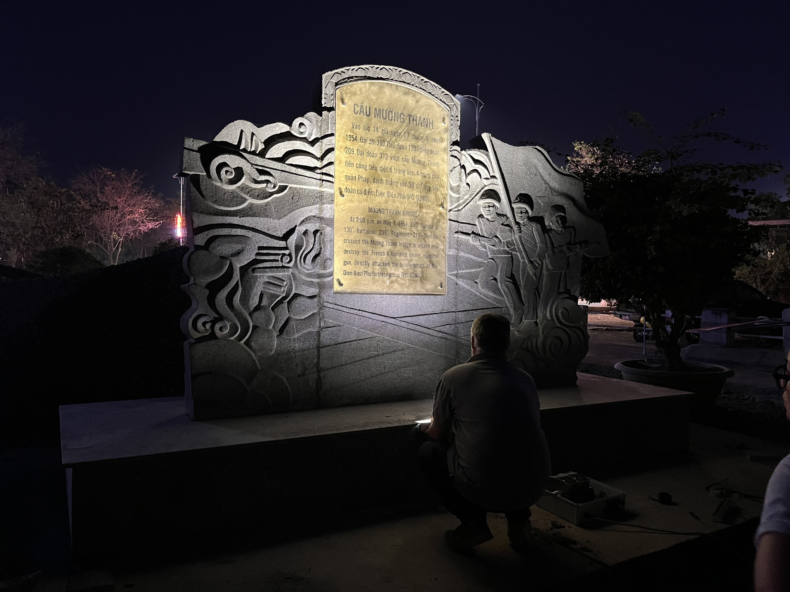 Điểm nhấn hệ thống chiếu sáng cầu Mường Thanh dịp kỷ niệm 70 năm chiến thắng Điện Biên Phủ- Ảnh 8.