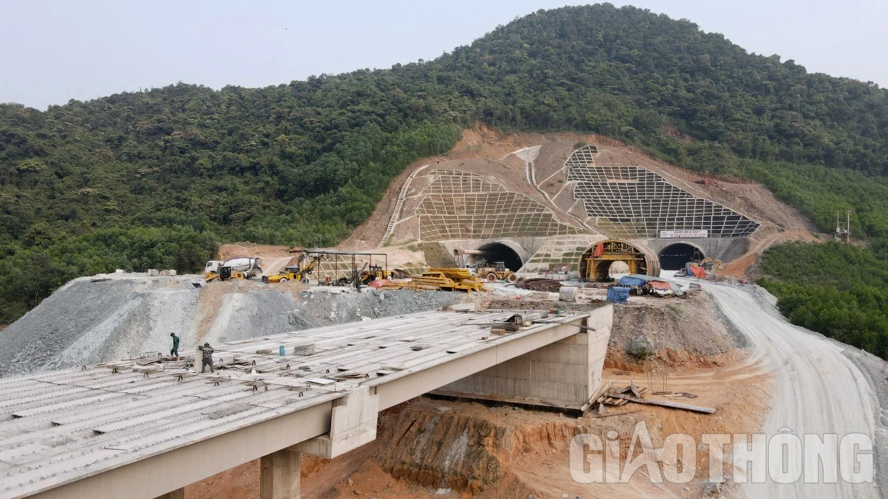 Thông hầm đường bộ cao tốc dài nhất qua Hà Tĩnh trong tháng 5- Ảnh 5.