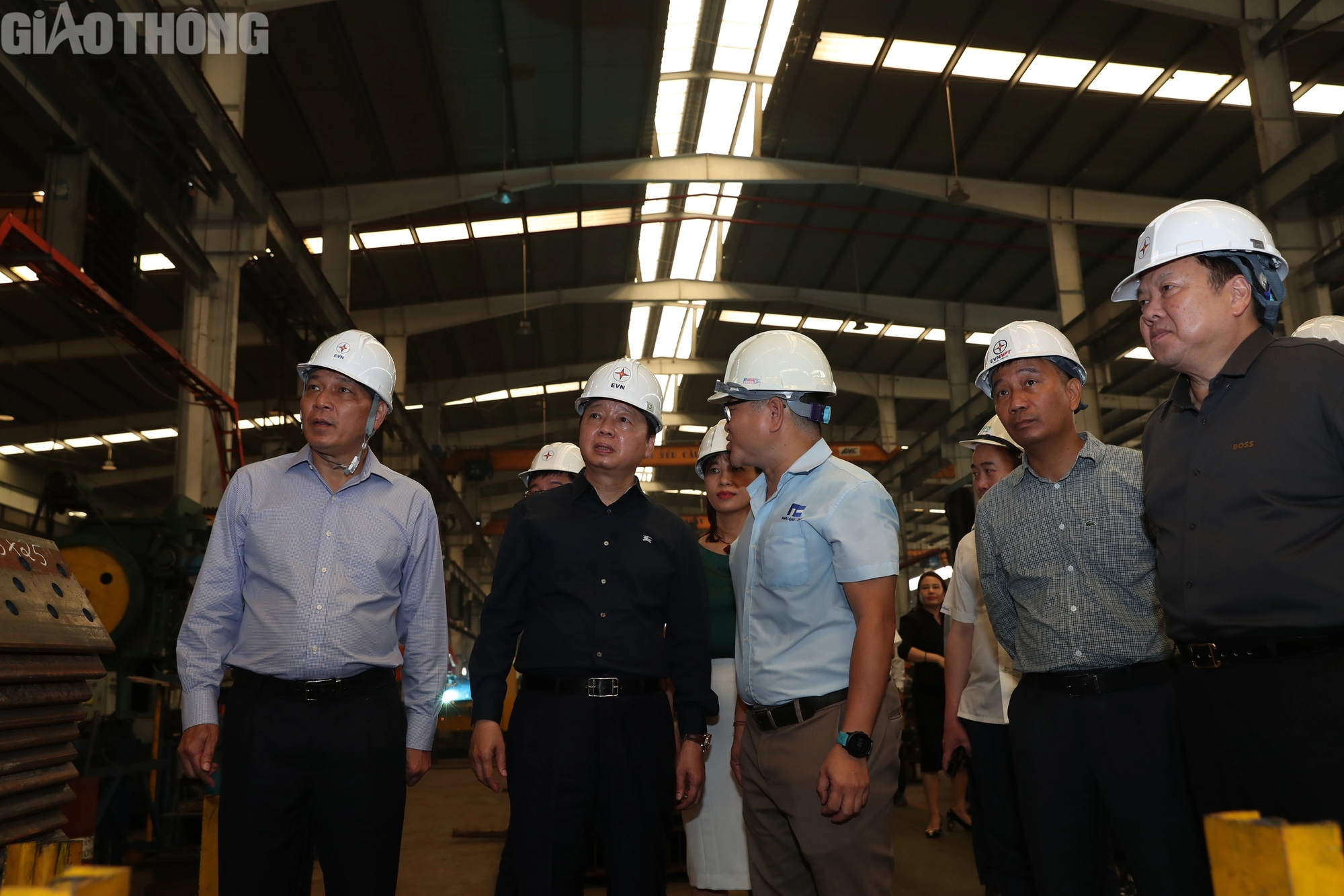 Phó Thủ tướng Trần Hồng Hà kiểm tra nhà máy sản xuất thép cho dự án đường dây 500kV - Ảnh 2.