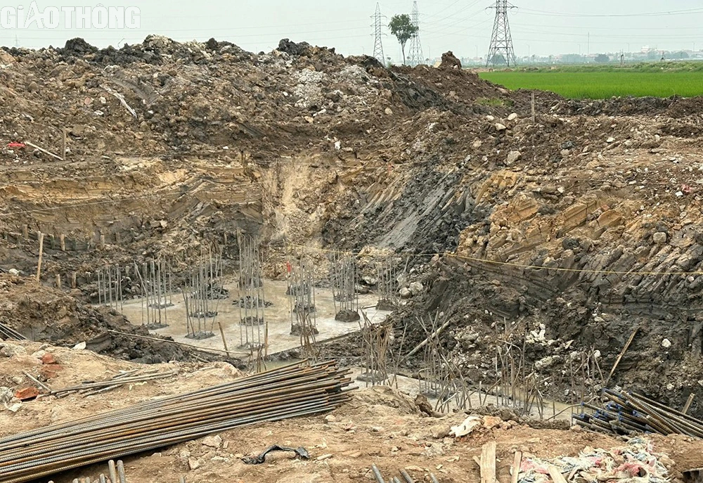 Phó Thủ tướng Trần Hồng Hà kiểm tra nhà máy sản xuất thép cho dự án đường dây 500kV - Ảnh 10.