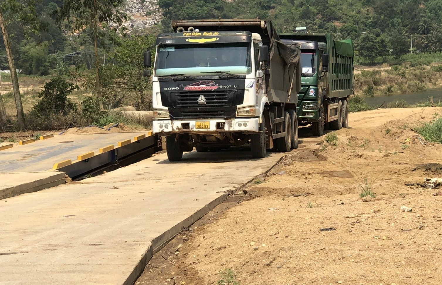 Vụ xe quá tải tung hoành tỉnh lộ ở Bình Định: Mỏ cát từng bị xử phạt- Ảnh 1.