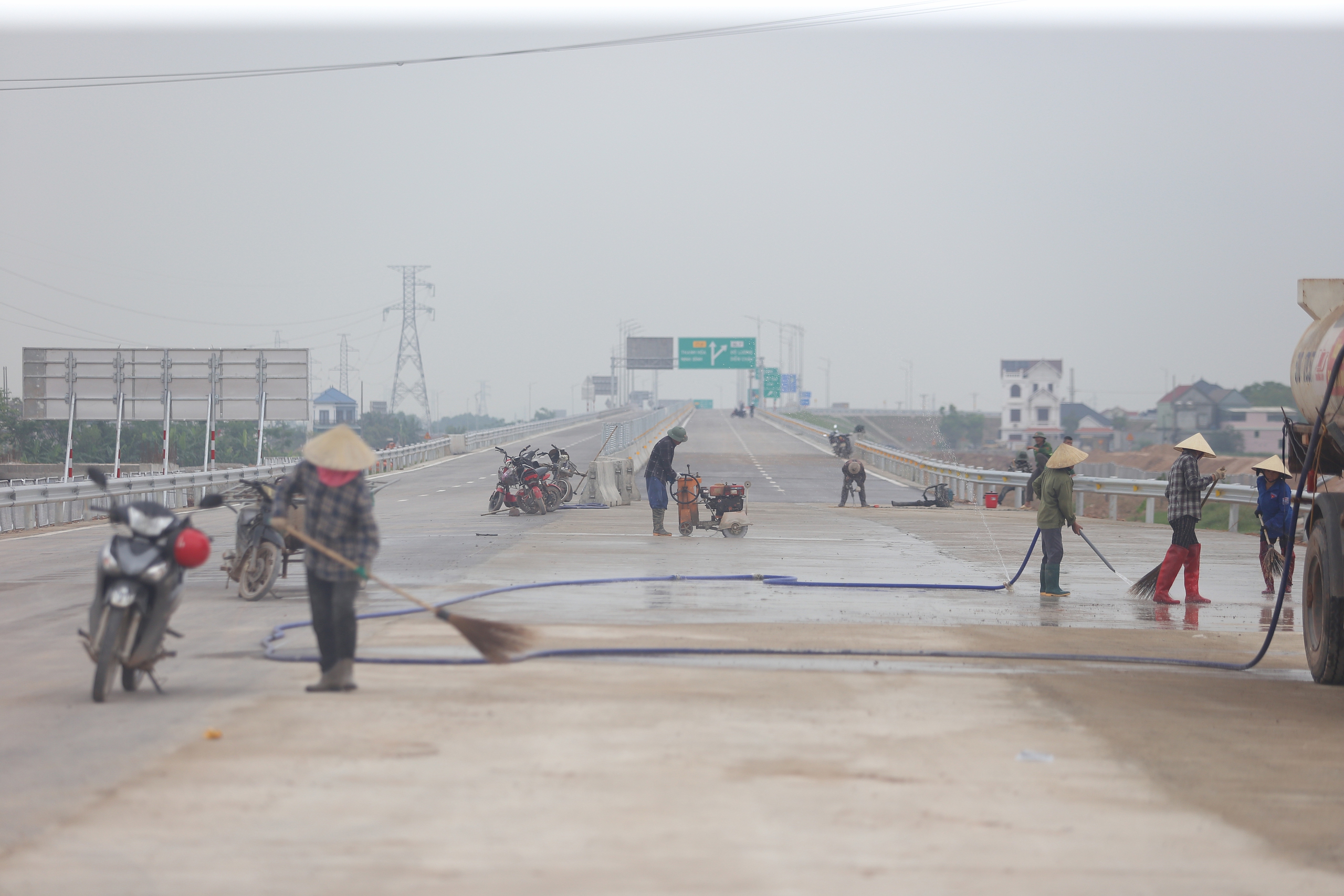 Toàn cảnh 30km đầu tuyến cao tốc Diễn Châu - Bãi Vọt sắp thông xe- Ảnh 6.
