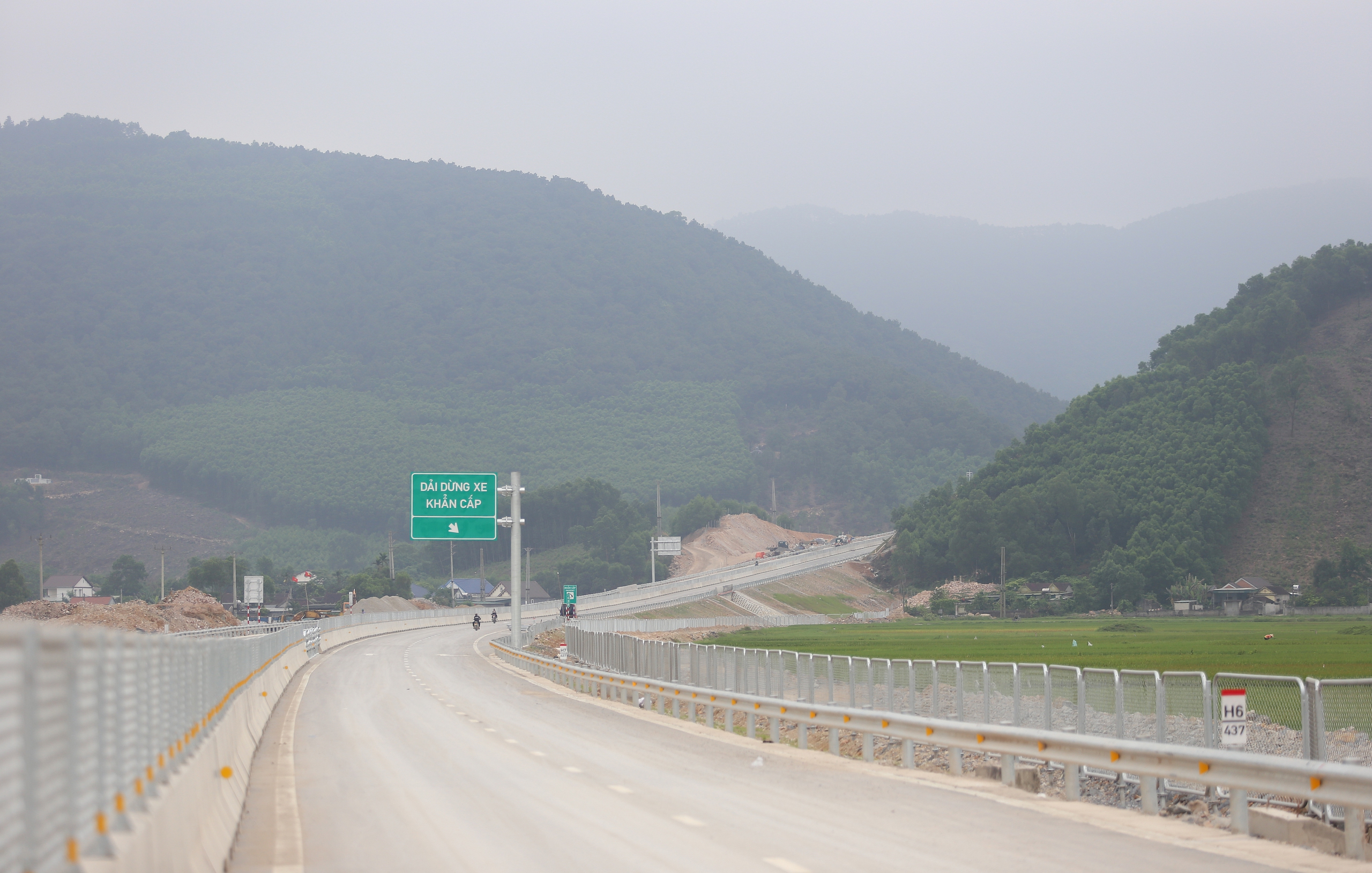 Toàn cảnh 30km đầu tuyến cao tốc Diễn Châu - Bãi Vọt sắp thông xe- Ảnh 17.