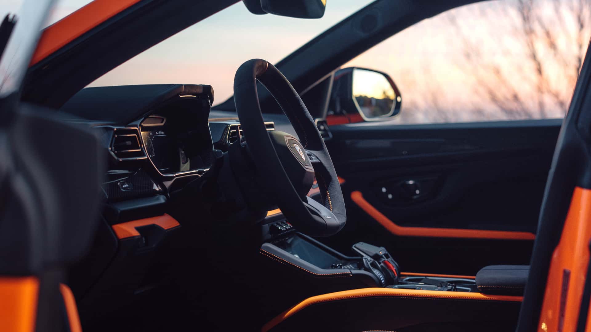 Lamborghini ra mắt siêu SUV hybrid đầu tiên- Ảnh 8.