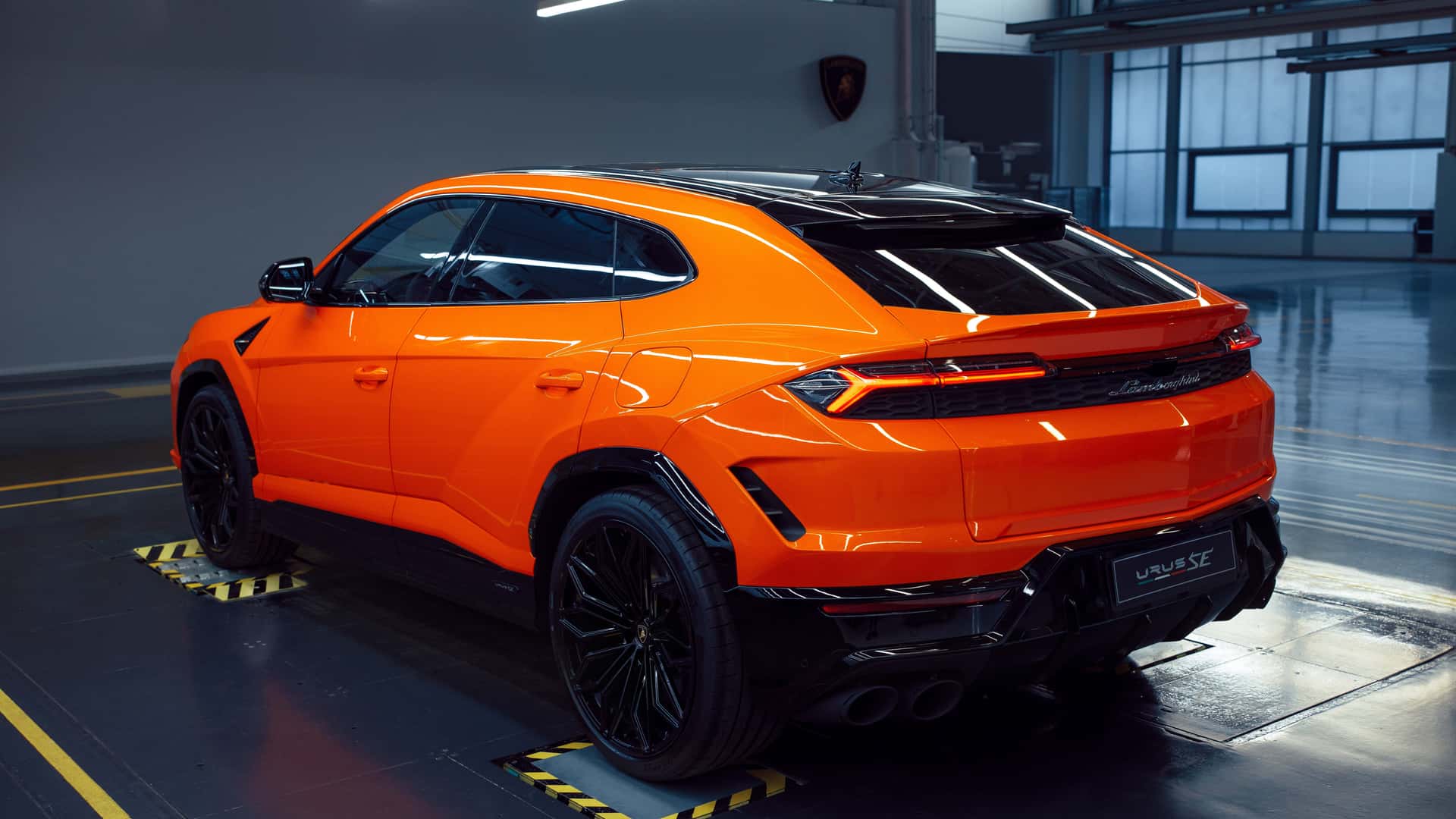 Lamborghini ra mắt siêu SUV hybrid đầu tiên- Ảnh 3.