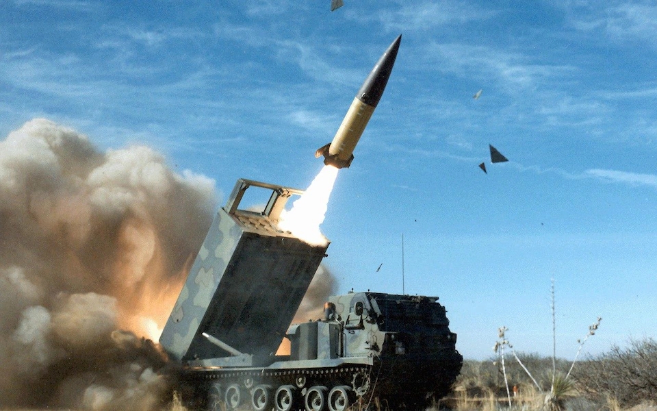 Ukraine dùng tên lửa tầm xa của Mỹ tấn công mục tiêu Nga ở Crimea- Ảnh 2.